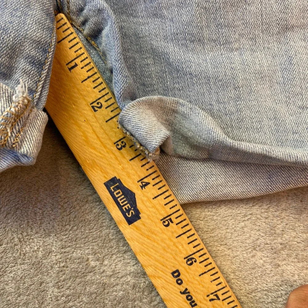 Soho New York & Company Distressed Light Wash Cuffed Denim Shorts Womens Size 6